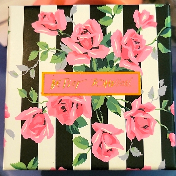 BETSEY JOHNSON Gorgeous Pink Metallic Ladybug Earrings NIB! - Picture 2 of 4